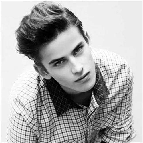 点烟图片男生伤感欧美,欧美男生点烟时的伤感瞬间