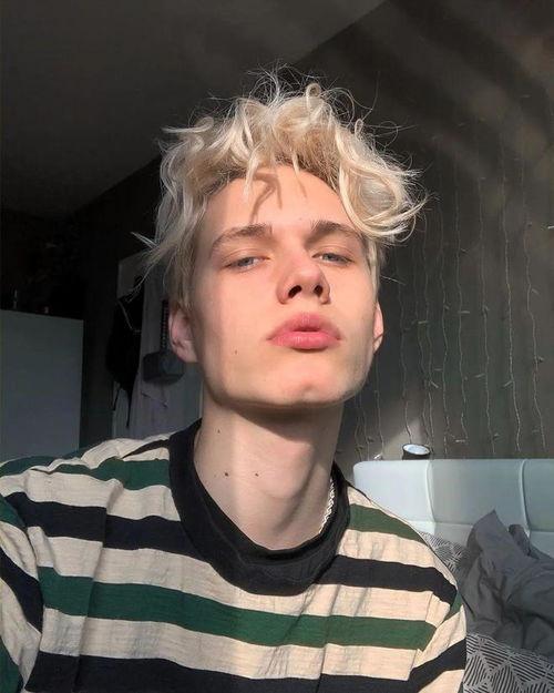 欧美多人图片男的,欧美多元文化下的男性形象探索